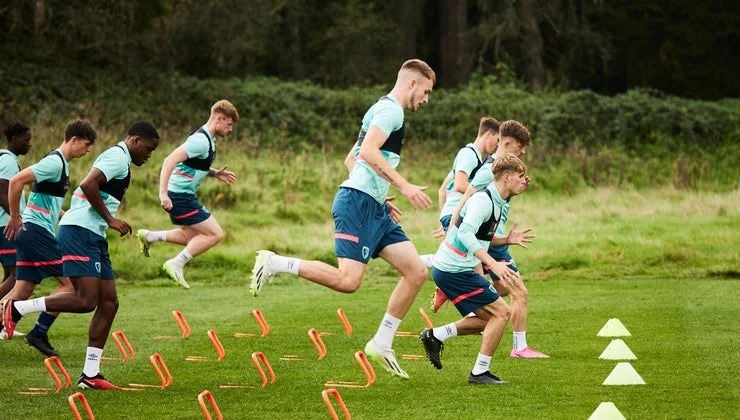 Bournemouth U21: Large-group warm-up