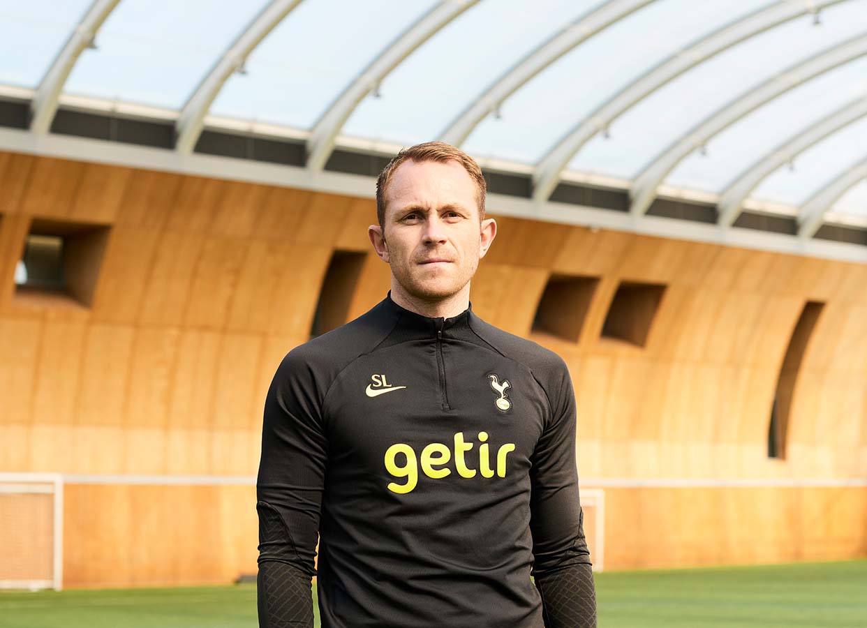 Stuart Lewis, Tottenham U18: Switching play through midfield